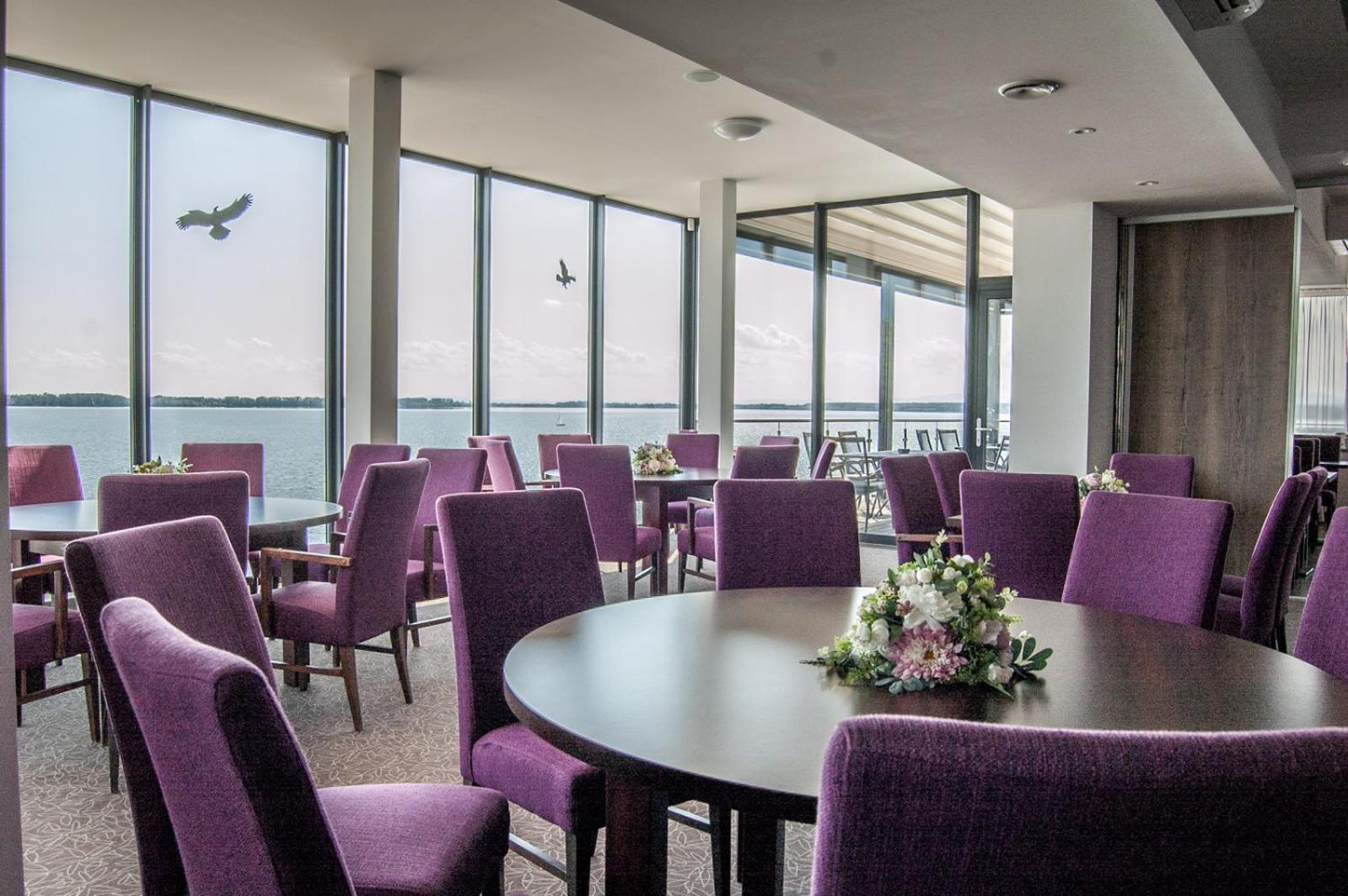 Hotel Eurobus Kaluza Bagian luar foto