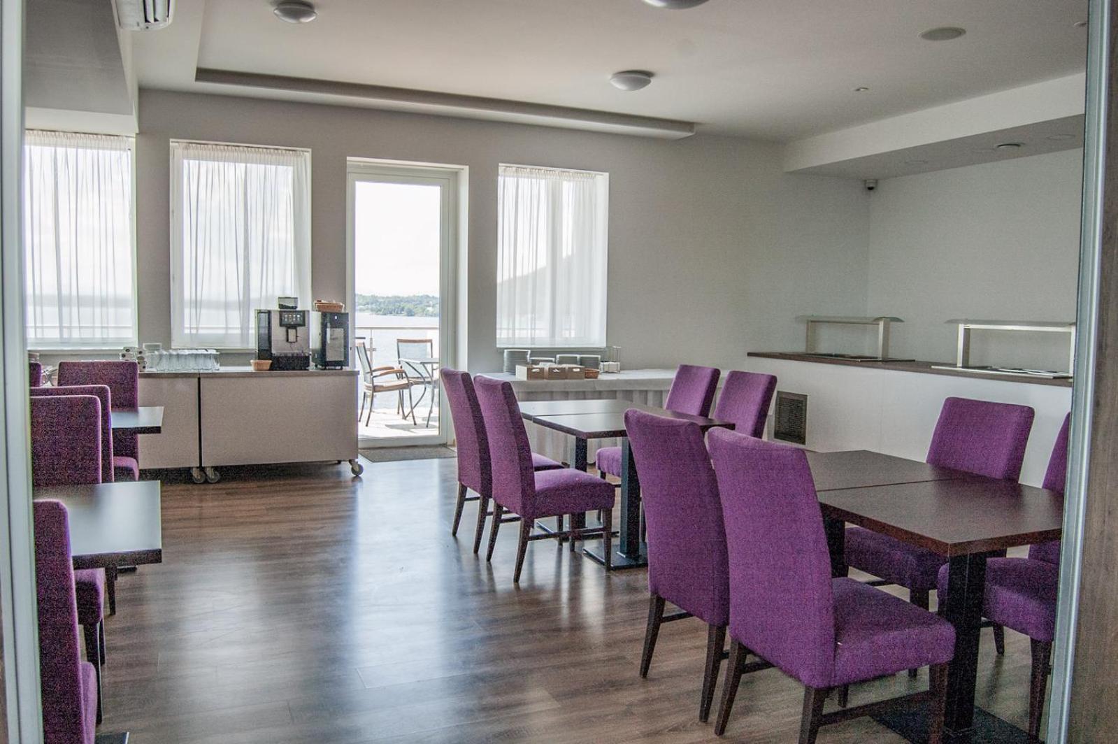 Hotel Eurobus Kaluza Bagian luar foto
