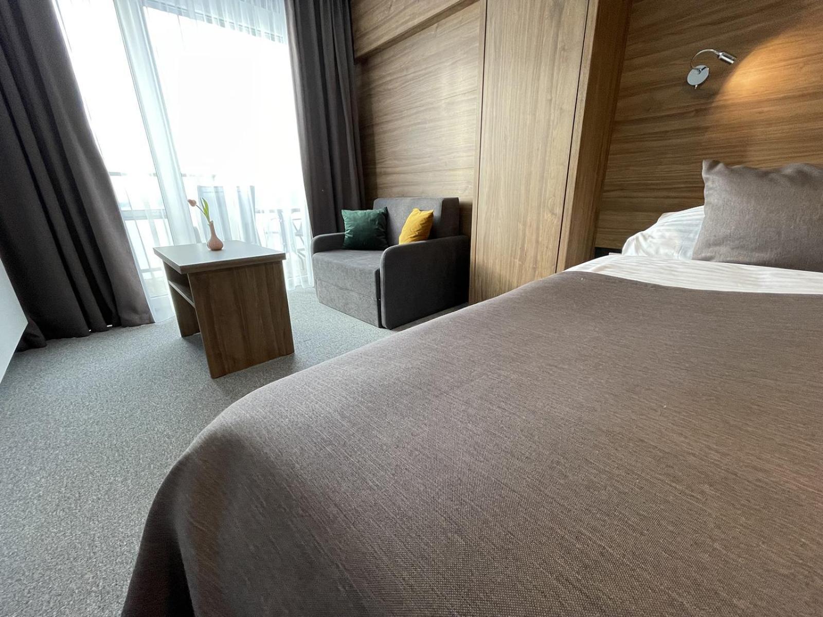 Hotel Eurobus Kaluza Bagian luar foto