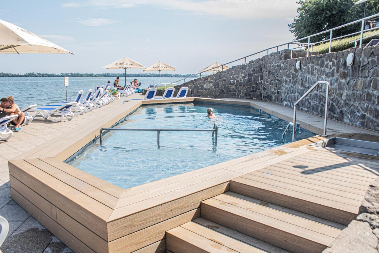 Hotel Eurobus Kaluza Bagian luar foto