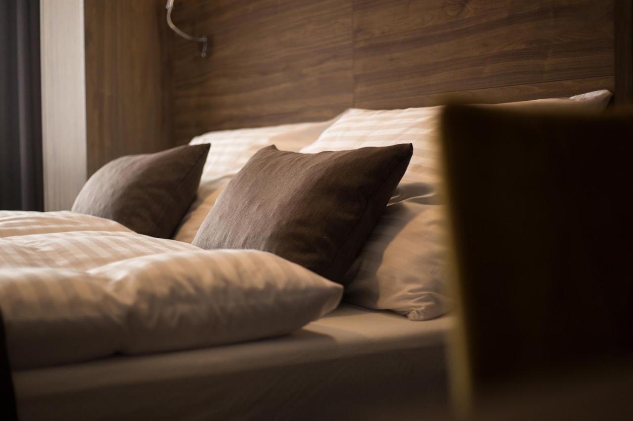 Hotel Eurobus Kaluza Bagian luar foto