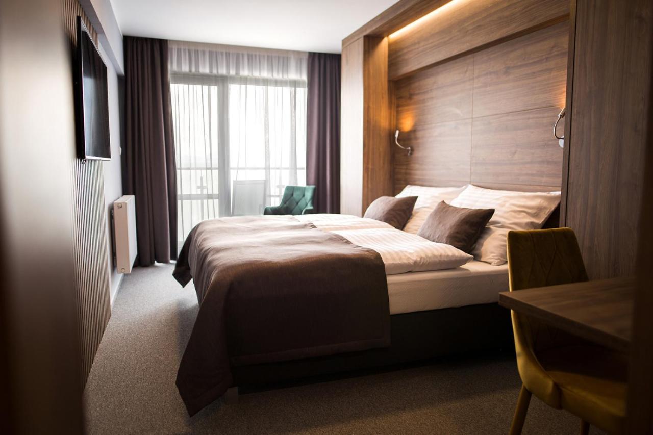 Hotel Eurobus Kaluza Bagian luar foto